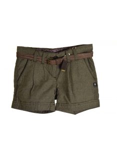Lány barna short övvel